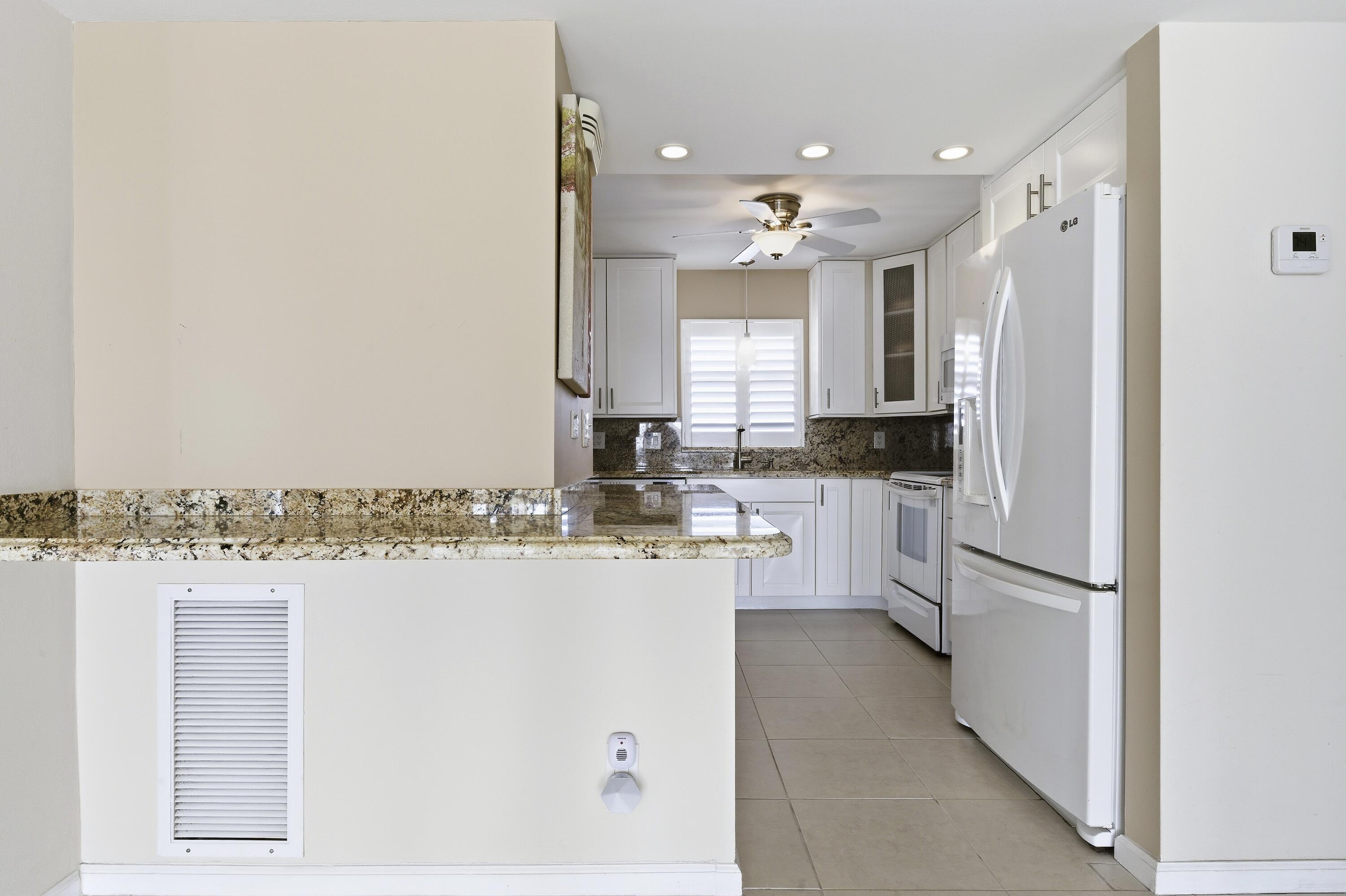 LAKE HARBOUR TOWERS CONDO - Residential