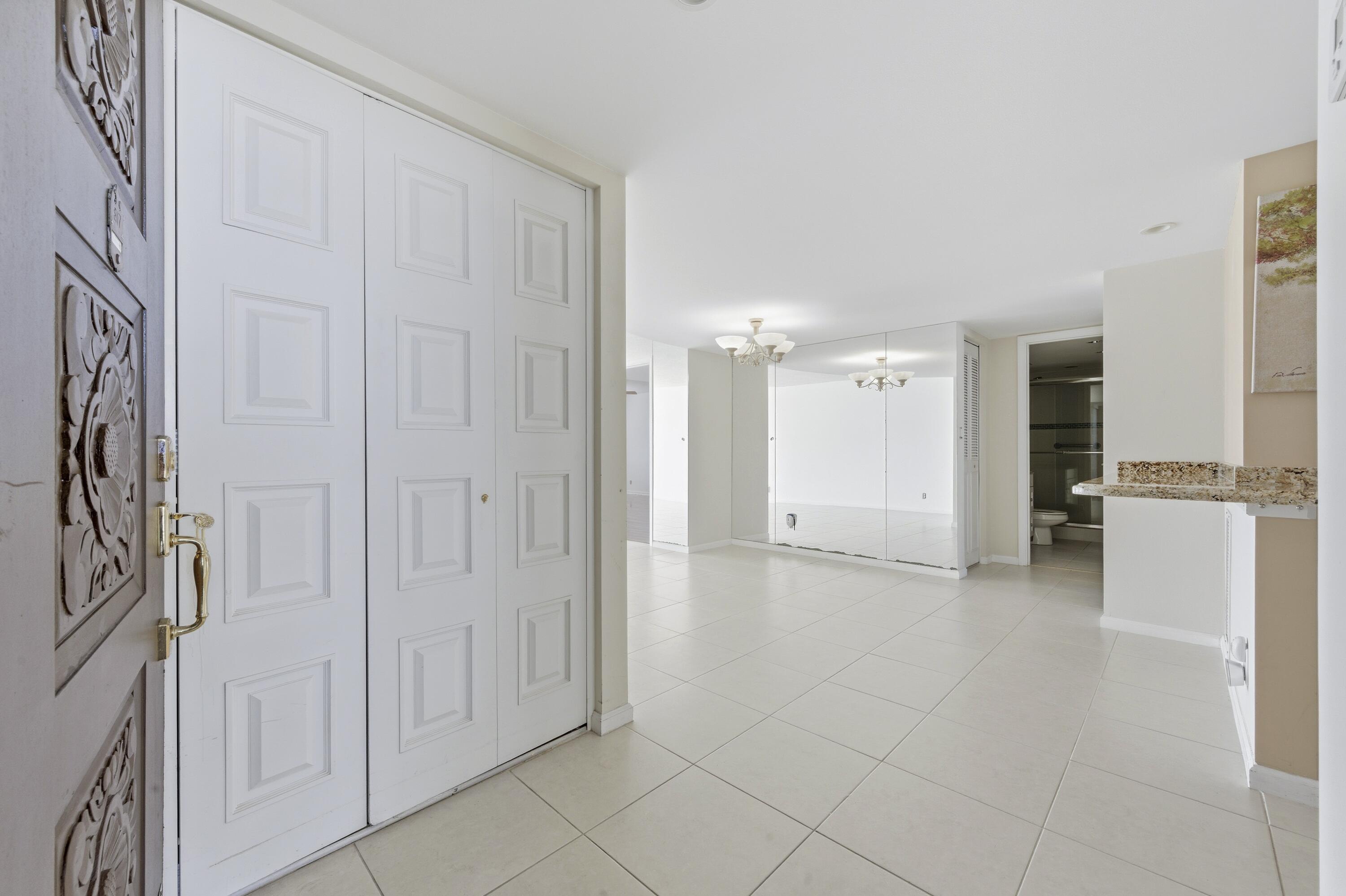 LAKE HARBOUR TOWERS CONDO - Residential