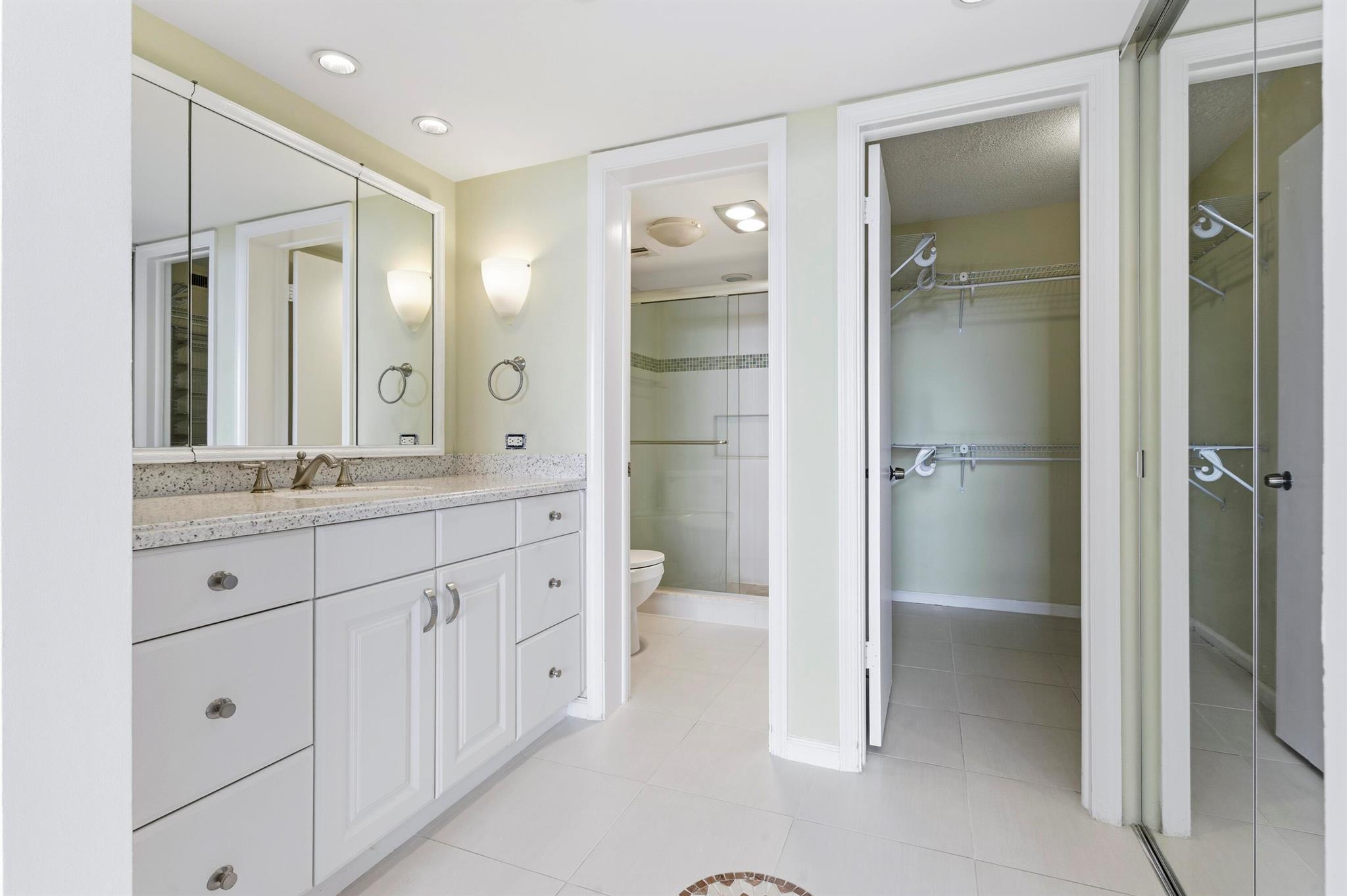 LAKE HARBOUR TOWERS CONDO - Residential