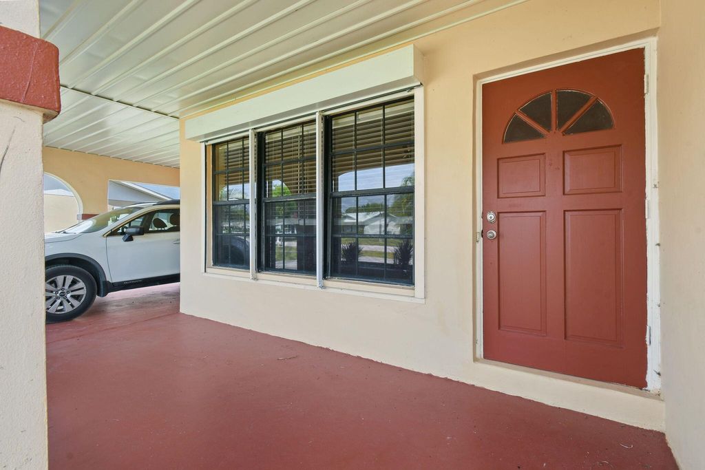 Photo of 325 NE Orchard Street, Port Saint Lucie, FL 34983 (MLS # R11083580)