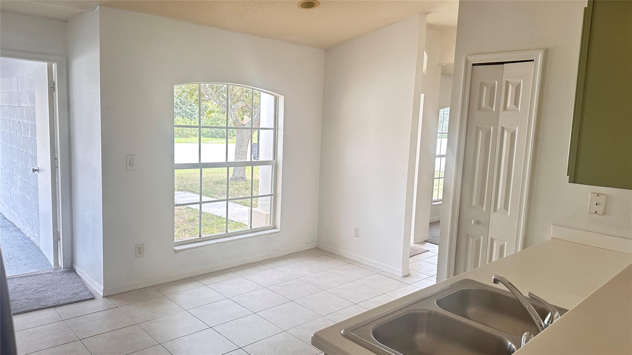 PORT ST LUCIE SECTION 10 - Residential Lease