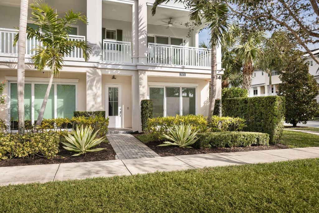 Photo of 7073 Edison Place, Palm Beach Gardens, FL 33418 (MLS # R10967557)