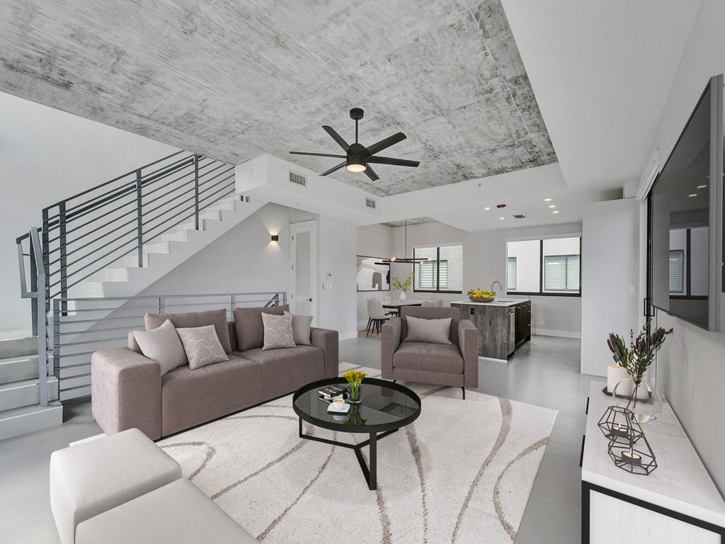 Photo of 924 NE 4th Street, Fort Lauderdale, FL 33301 (MLS # B26030884)