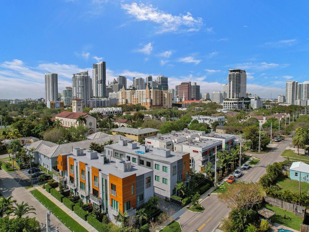 Photo of 924 NE 4th Street, Fort Lauderdale, FL 33301 (MLS # B26030884)
