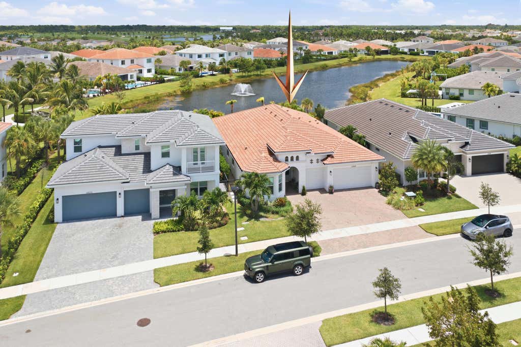Photo of 12269 Waterstone Circle, Palm Beach Gardens, FL 33412 (MLS # B26056314)