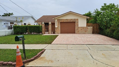 Photo of 2655 Coolidge Street, Hollywood, FL 33020 (MLS # B26052833)