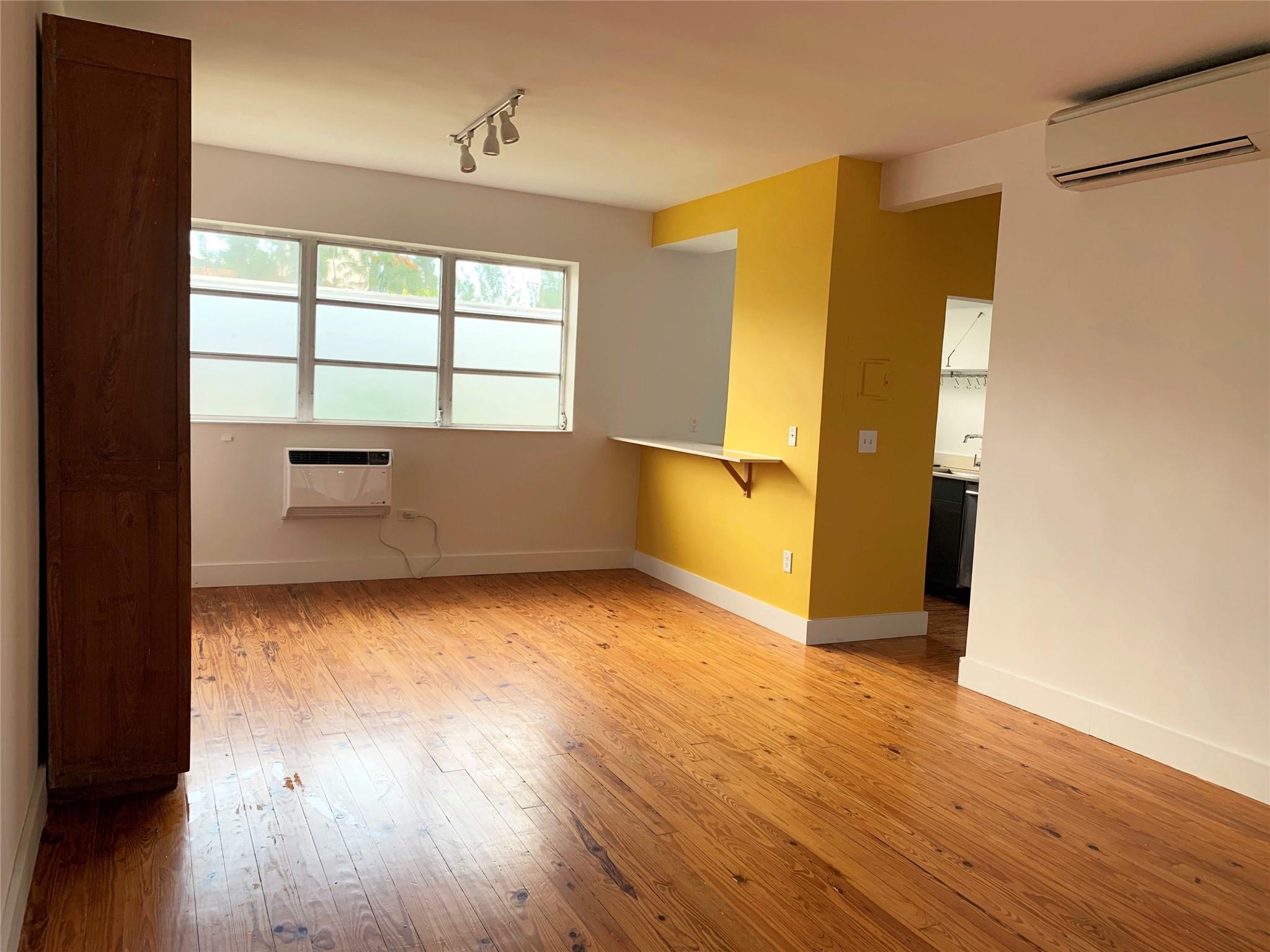 Very charming and spacious 1/1 in Miami Beach. High ceilings. Full of light. Hardwood floors. Second floor. Lovely quiet location verye close to the beach. Full olympic pool, plus a beautiful deck sitting on the Surprise Lake. No assigned parking but has free parking in the back alley.
Washer/ Dryer room on premises.