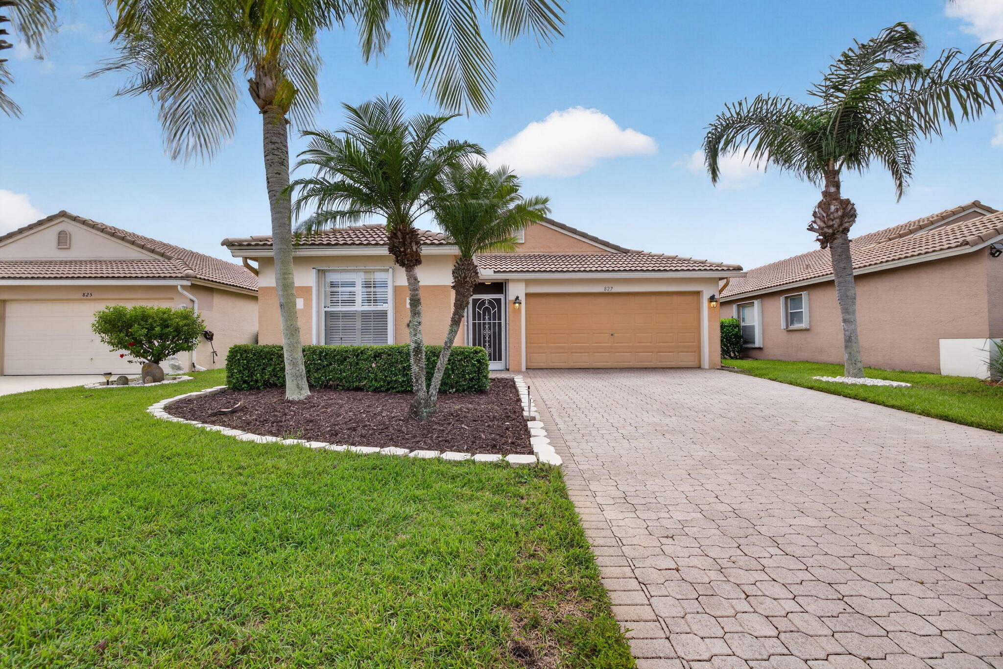 827 NW Greenwich Court