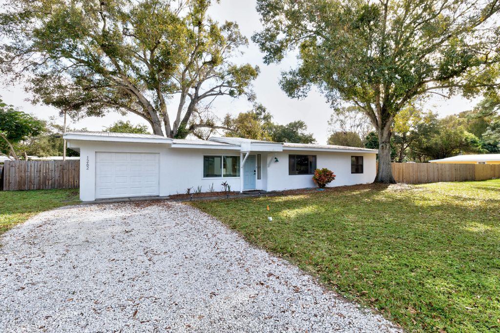 Photo of 1262 14th Avenue, Vero Beach, FL 32960 (MLS # B26003651)