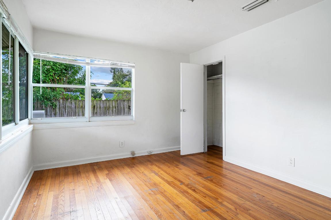 LAKE WORTH TOWN OF - Residential Income