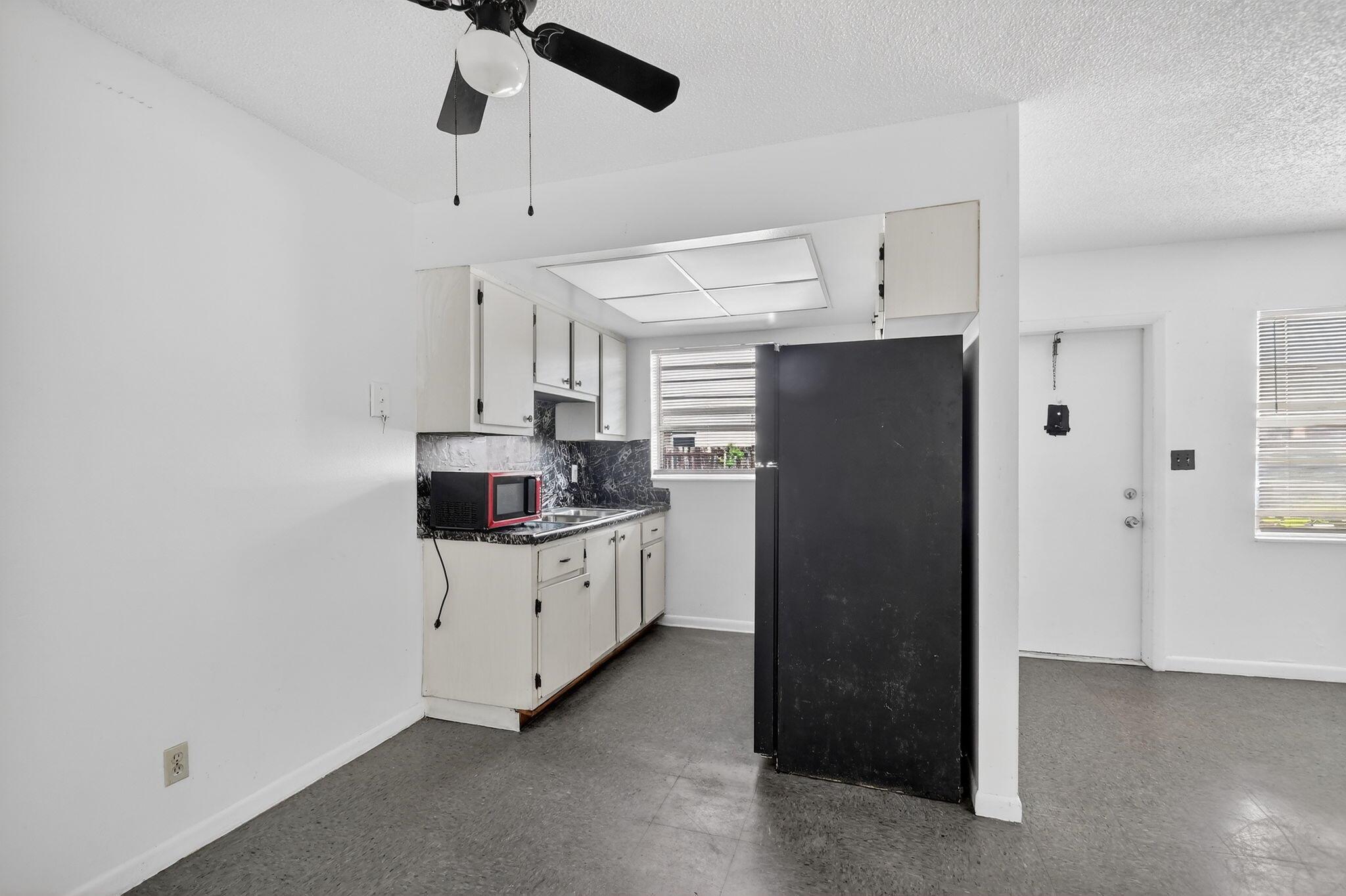 S/D OF 33-44-43, E 1/2 OF - Residential Lease