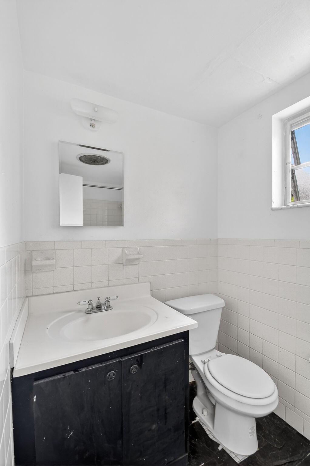 S/D OF 33-44-43, E 1/2 OF - Residential Lease