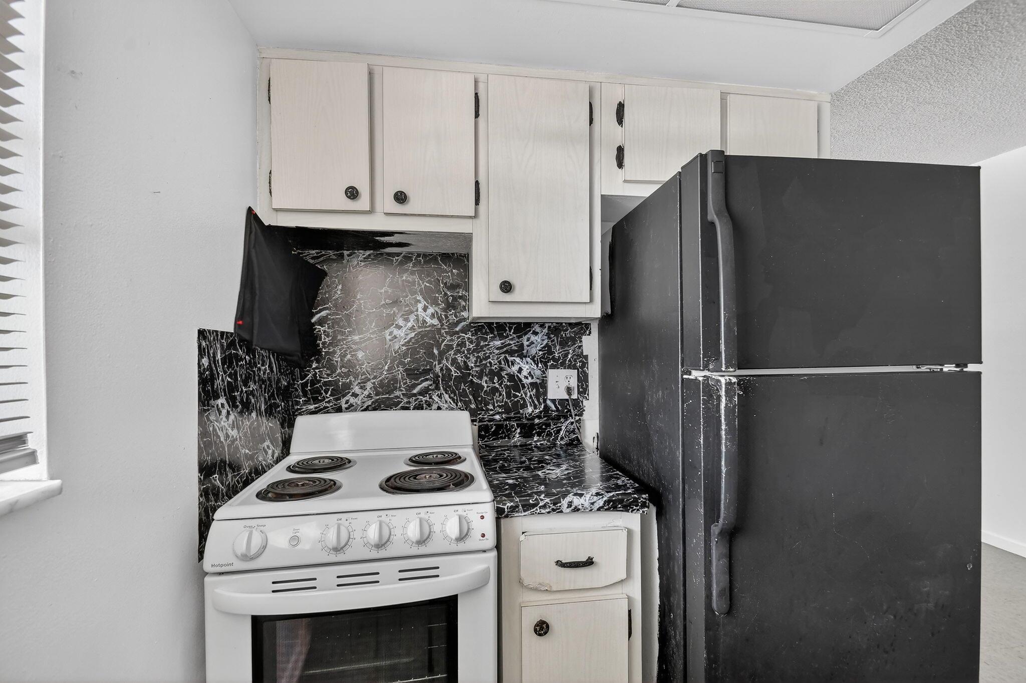 S/D OF 33-44-43, E 1/2 OF - Residential Lease