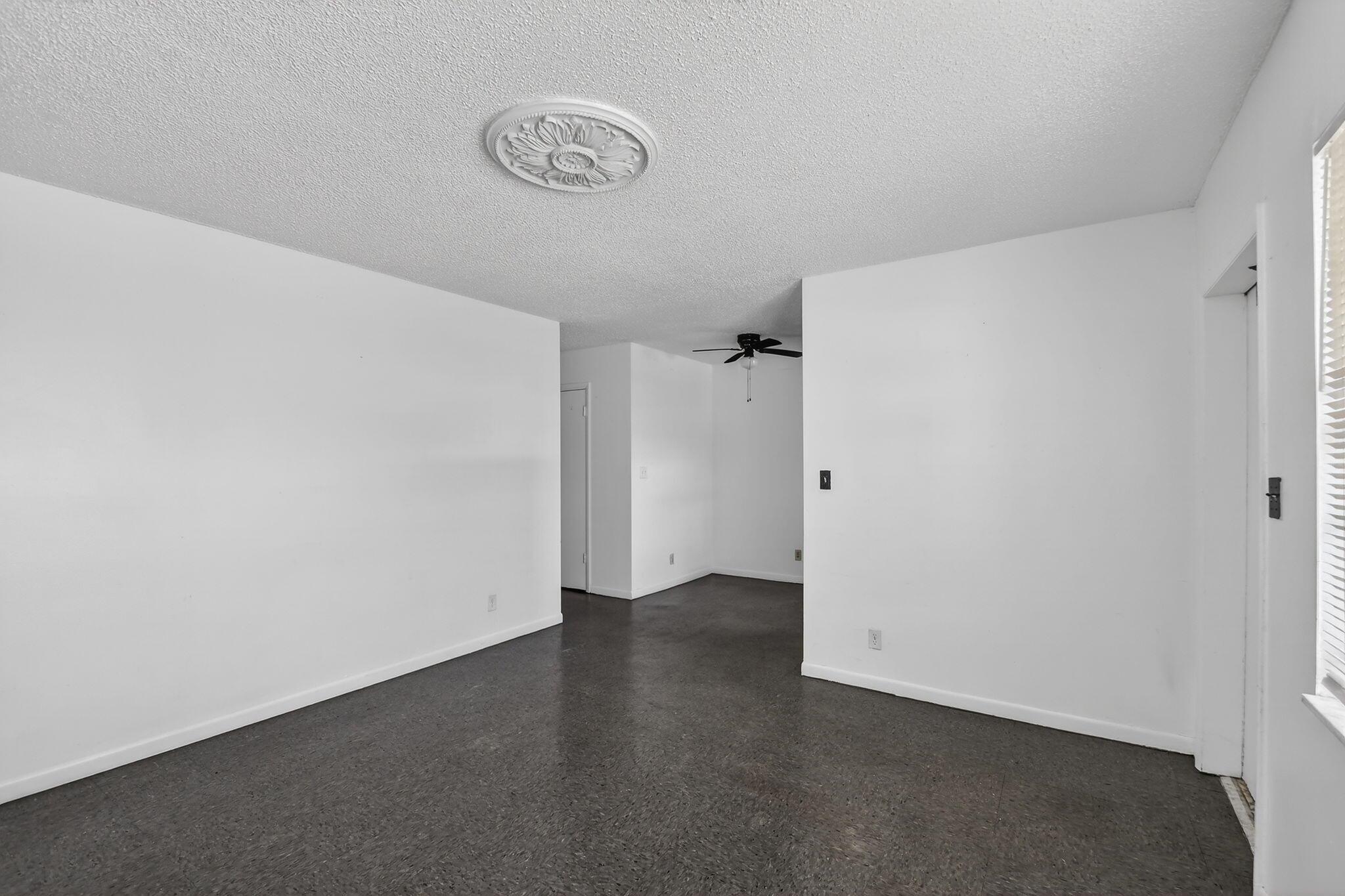 S/D OF 33-44-43, E 1/2 OF - Residential Lease