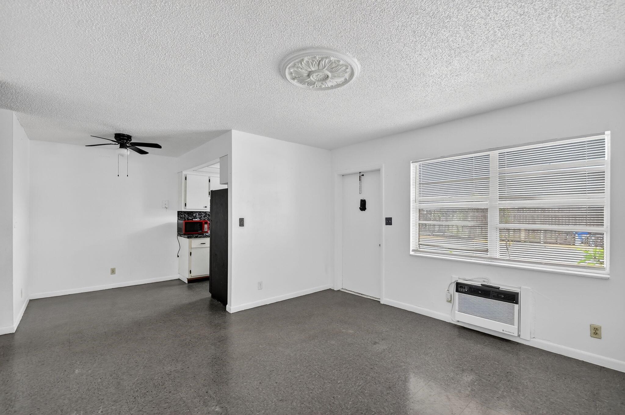 S/D OF 33-44-43, E 1/2 OF - Residential Lease