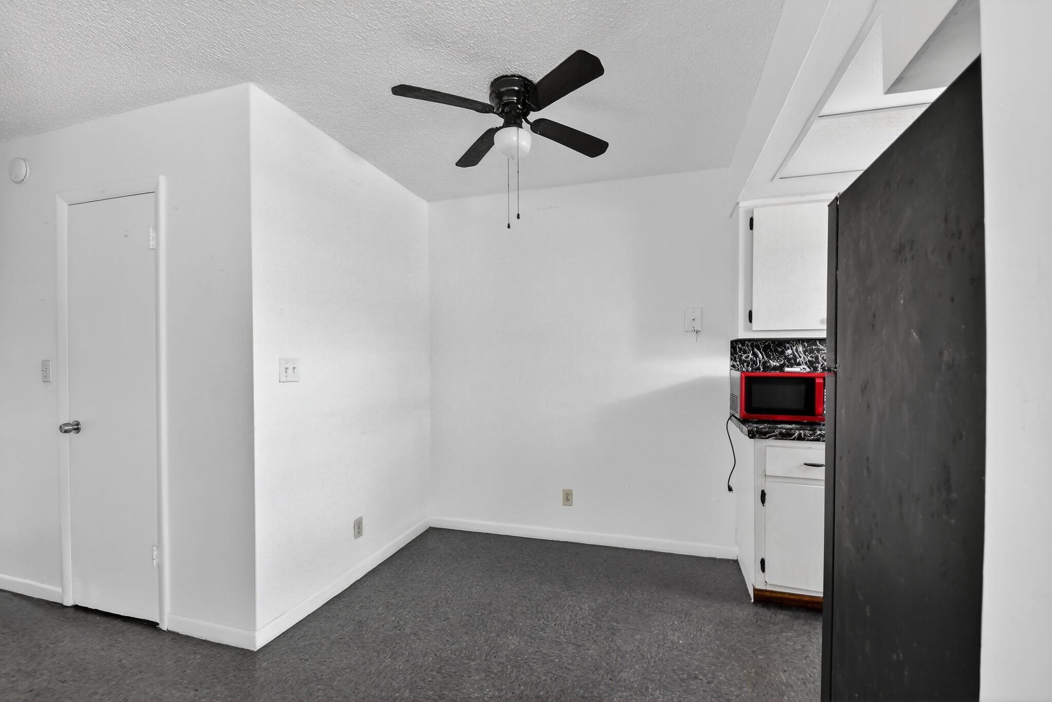 S/D OF 33-44-43, E 1/2 OF - Residential Lease