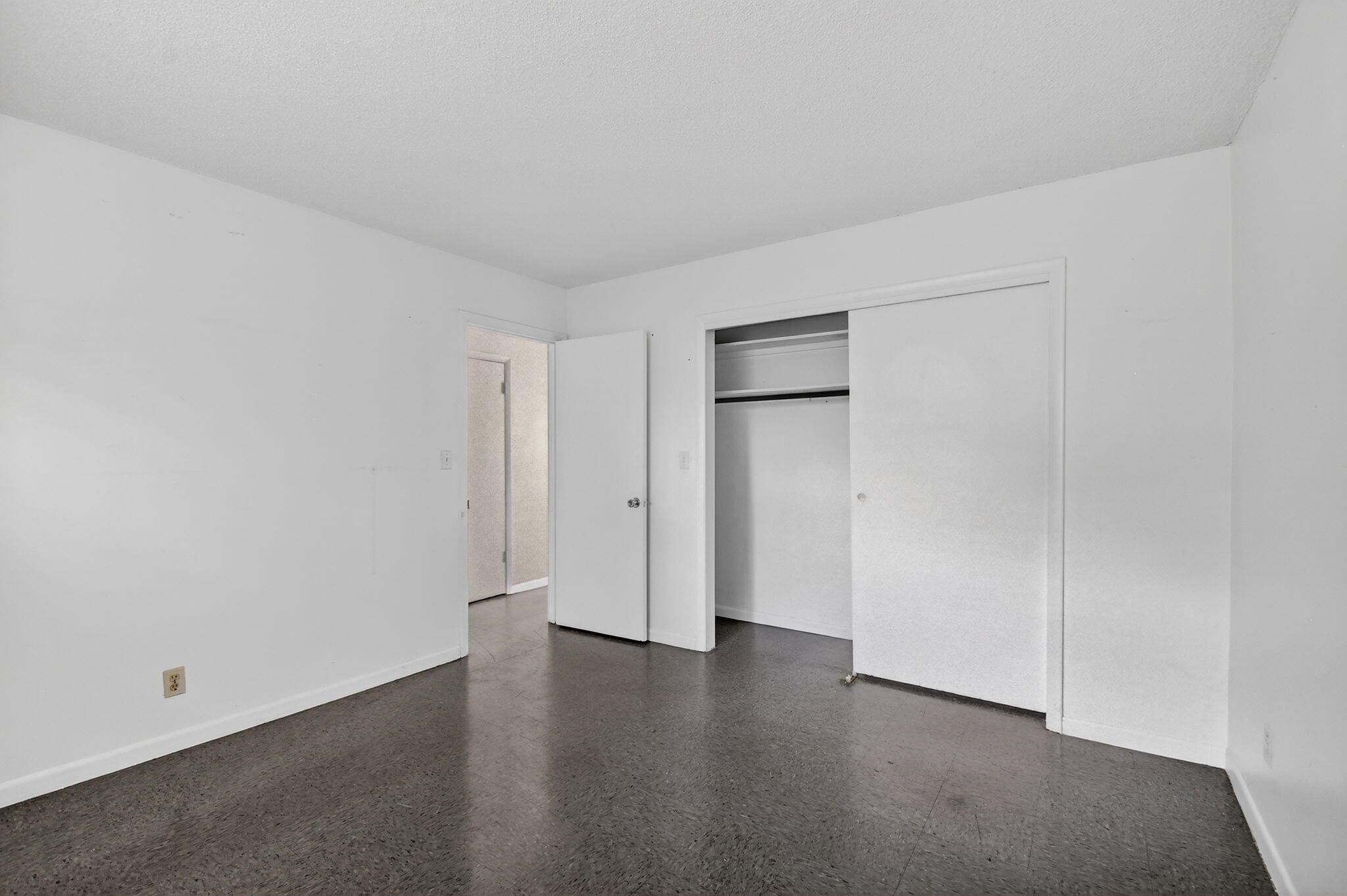 S/D OF 33-44-43, E 1/2 OF - Residential Lease