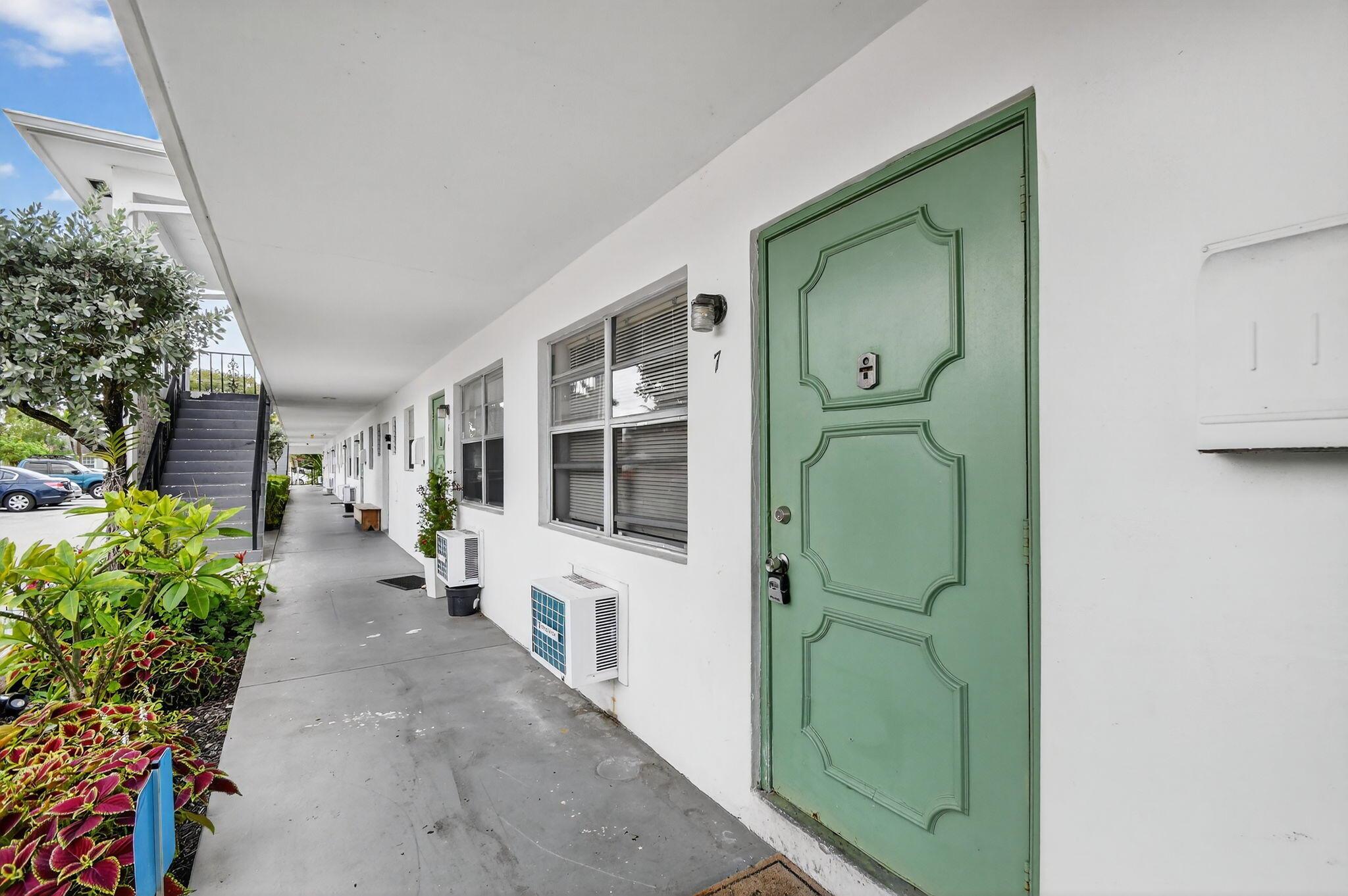 S/D OF 33-44-43, E 1/2 OF - Residential Lease