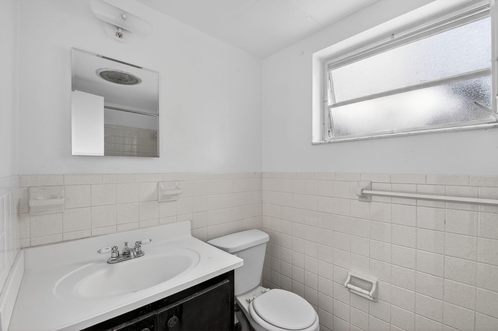 S/D OF 33-44-43, E 1/2 OF - Residential Lease