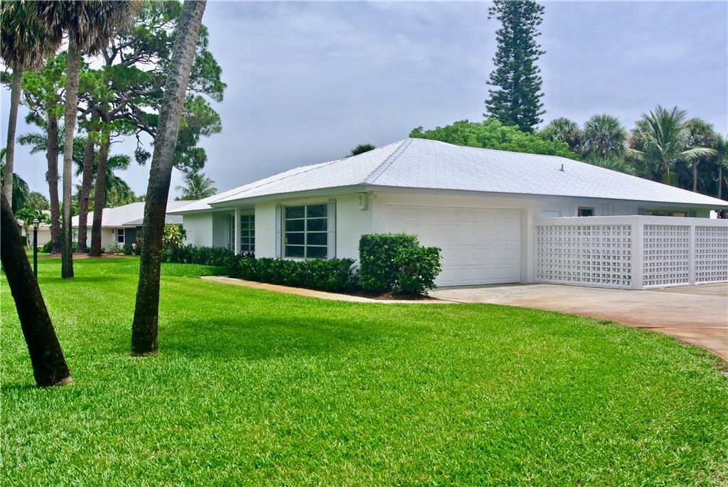 Photo of 5 Indialucie Parkway, Stuart, FL 34996 (MLS # F10455653)