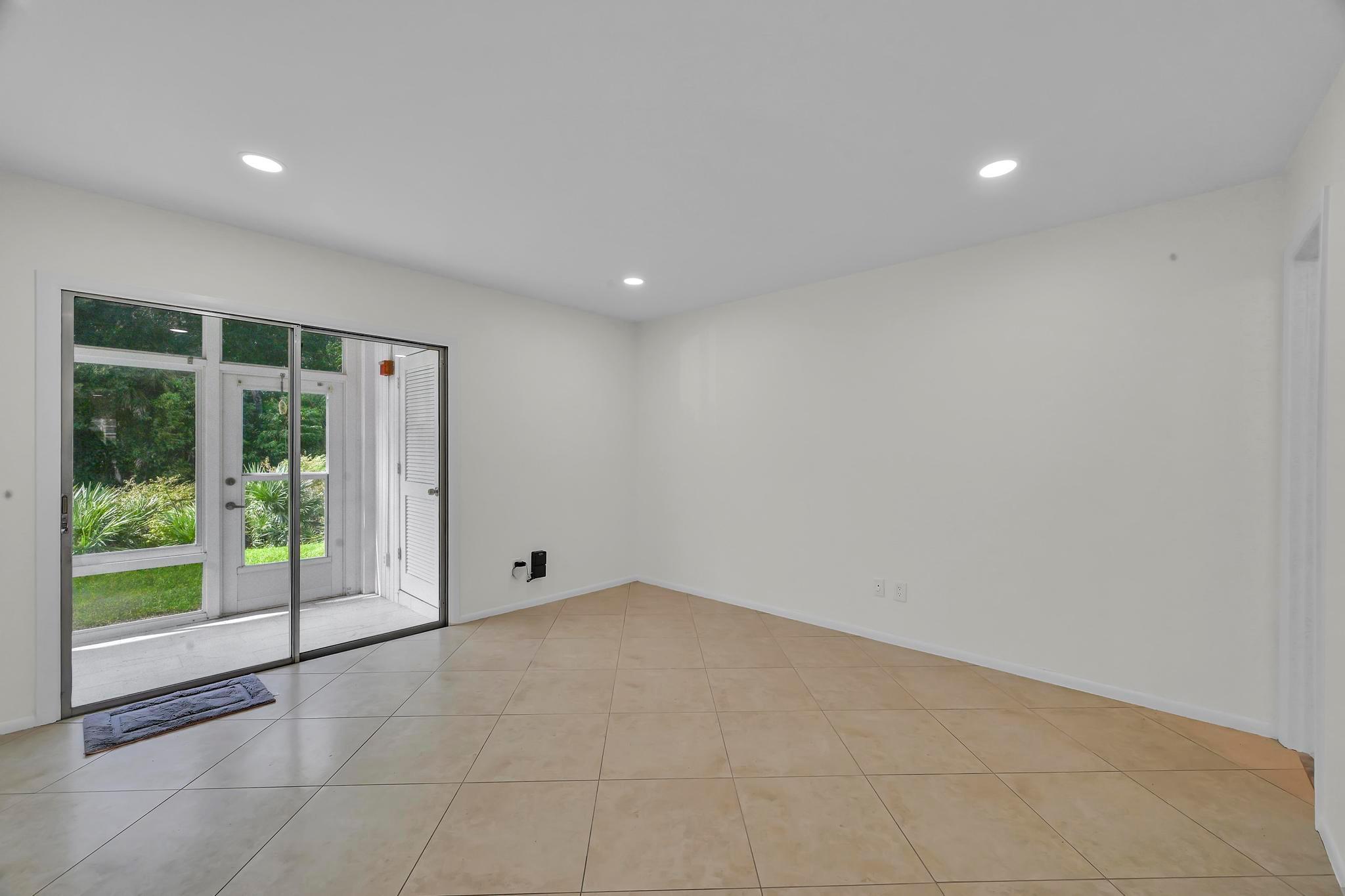 VISTA ST LUCIE BUILDINGS - Residential Lease