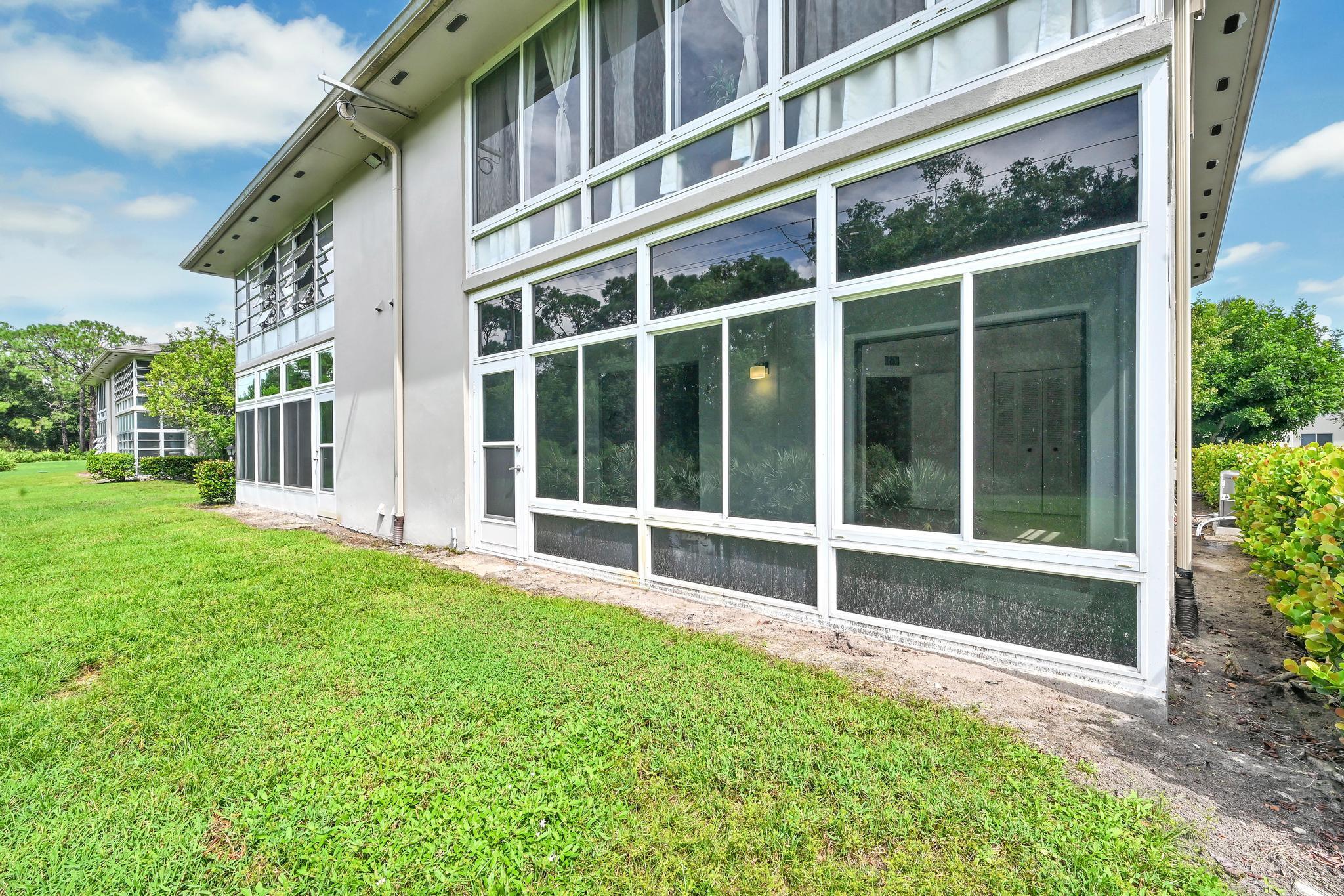 VISTA ST LUCIE BUILDINGS - Residential Lease