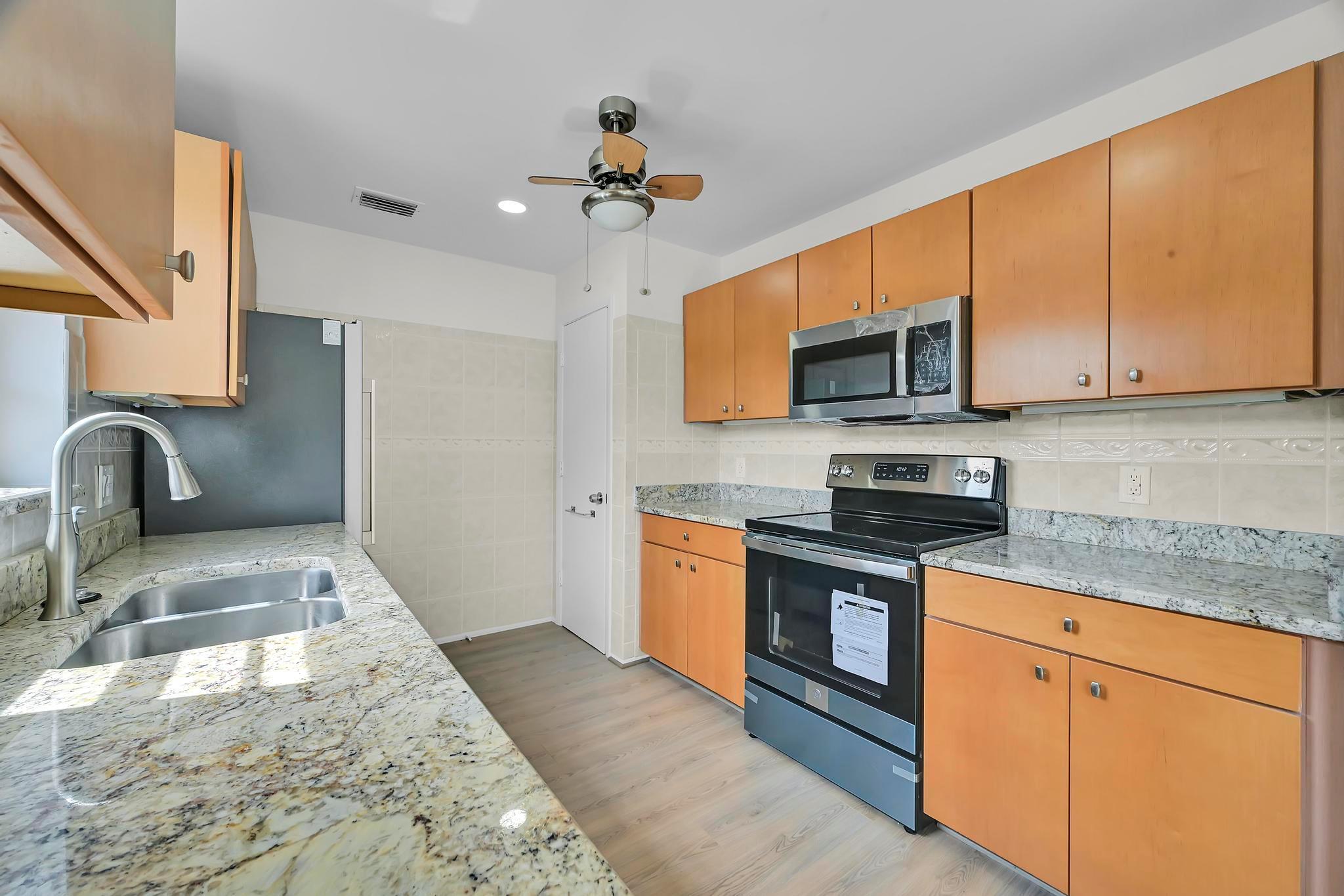 VISTA ST LUCIE BUILDINGS - Residential Lease