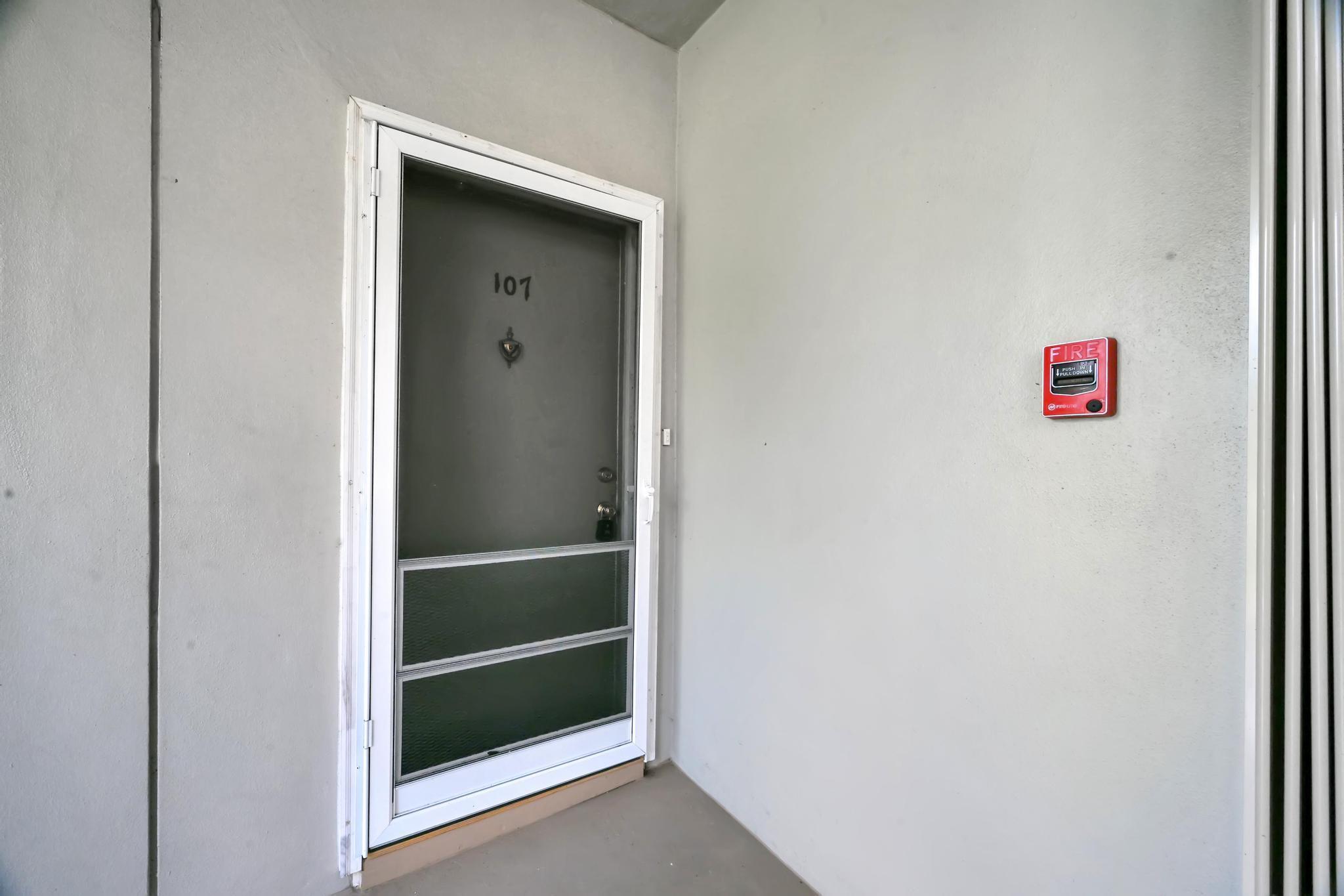 VISTA ST LUCIE BUILDINGS - Residential Lease