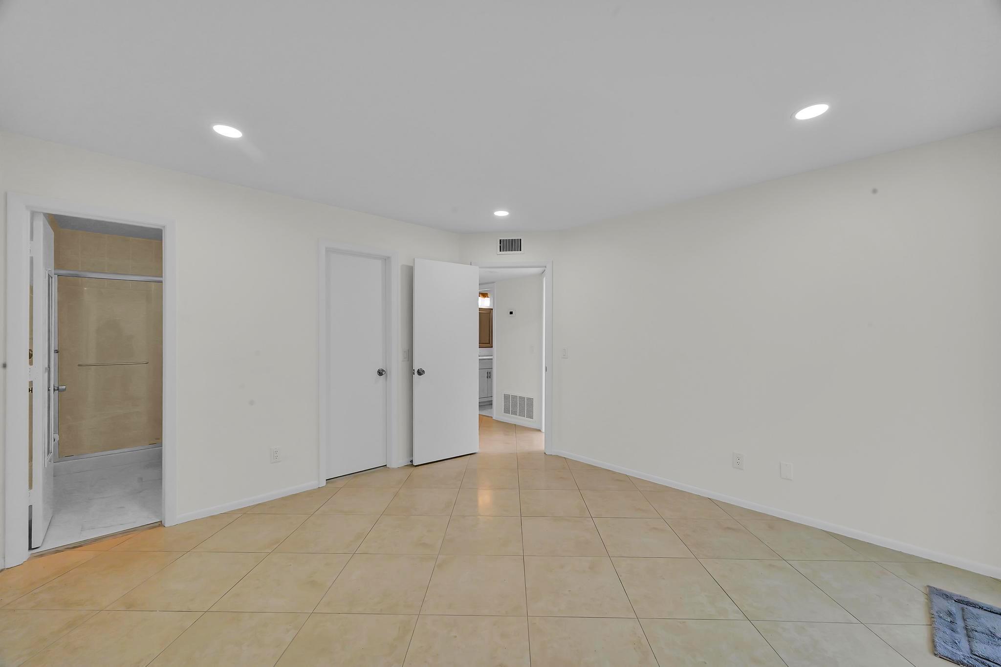VISTA ST LUCIE BUILDINGS - Residential Lease
