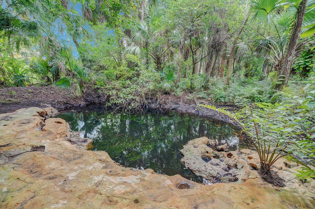 Photo of 15174 84th Avenue N, Palm Beach Gardens, FL 33418 (MLS # R10972427)