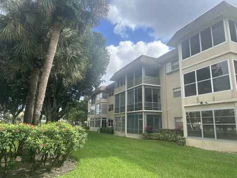 A home in Lauderdale Lakes