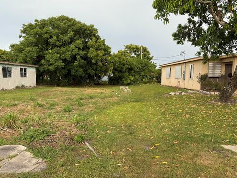 220 NW 12th Avenue South Bay FL 33493