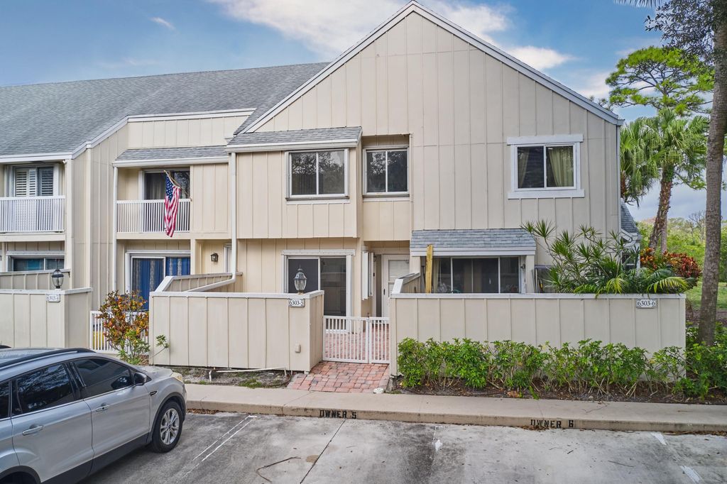 Photo of 6303 Riverwalk Lane #5, Jupiter, FL 33458 (MLS # R11159617)