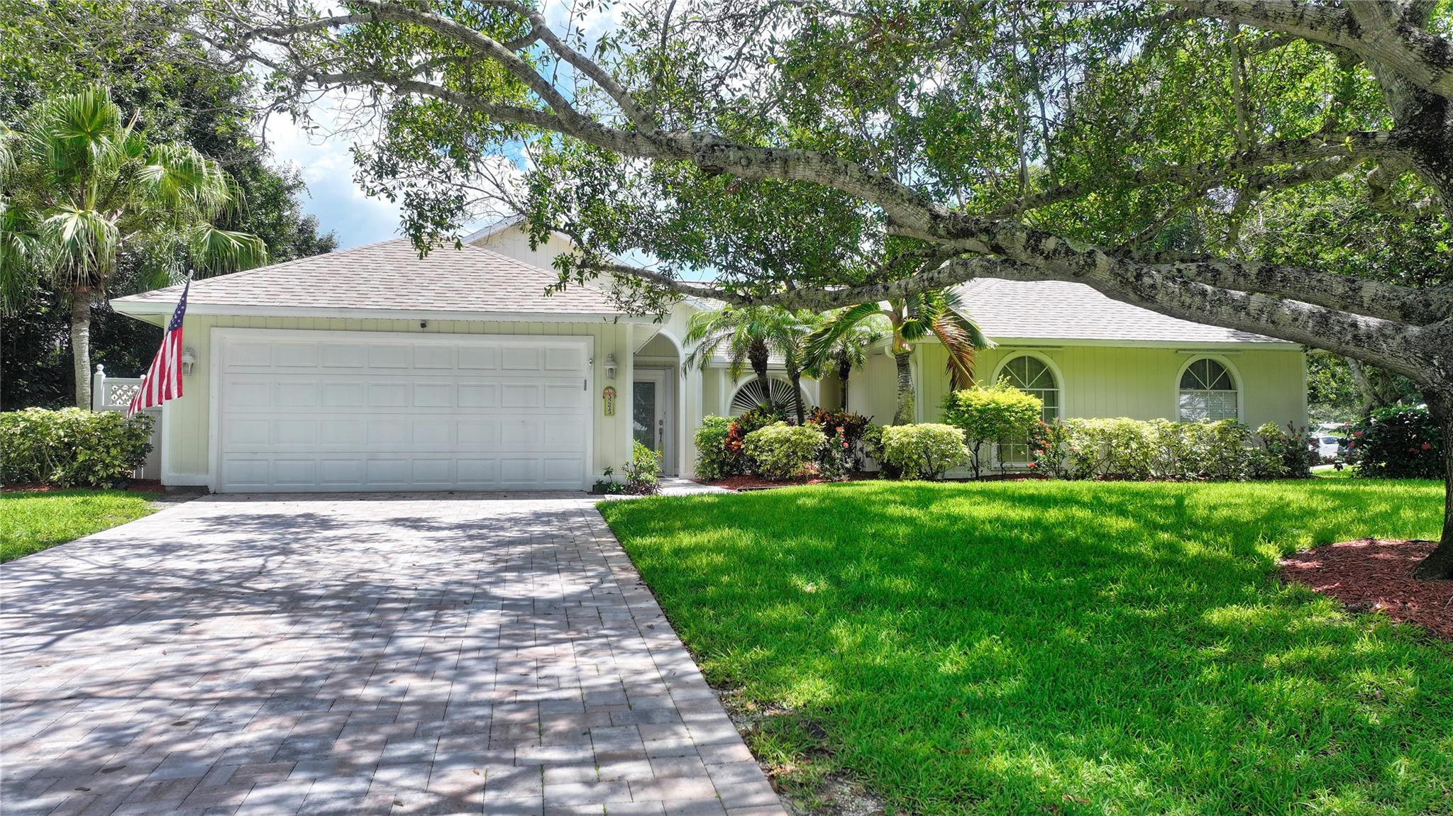 Must See! Pictures don't do this estate gem justice. Large Corner lot in tucked away neighborhood. No HOA. Party Style Pool with Spa in screened patio enclosure. Propane gas powers the BBQ, Gas Range, pool and WH in the kitchen plus the family room fireplace. En suite Primary Bedroom. All Rooms on back of the house have pool and pool enclosure access, a fabulous outdoor oasis. Natural light fills whole house. Split bedrooms for ultimate privacy. Featuring a newer 2022 shingle roof. See it today before it is sold!