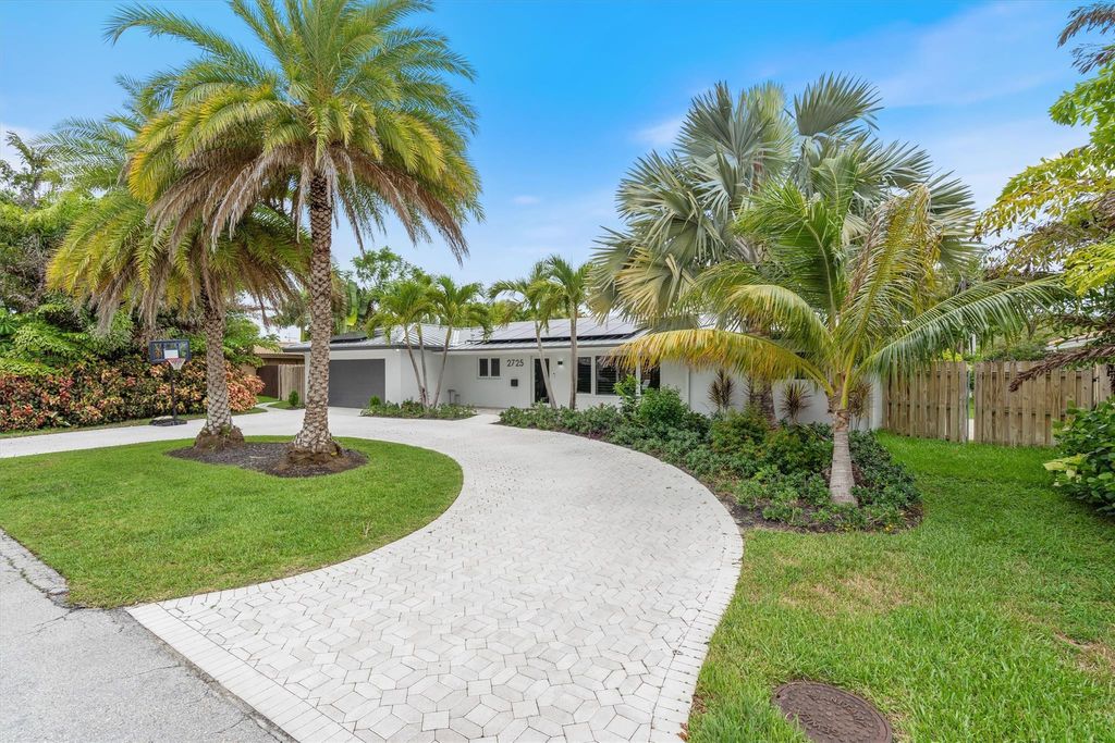 Photo of 2725 NE 35th Court, Fort Lauderdale, FL 33308 (MLS # F10496853)