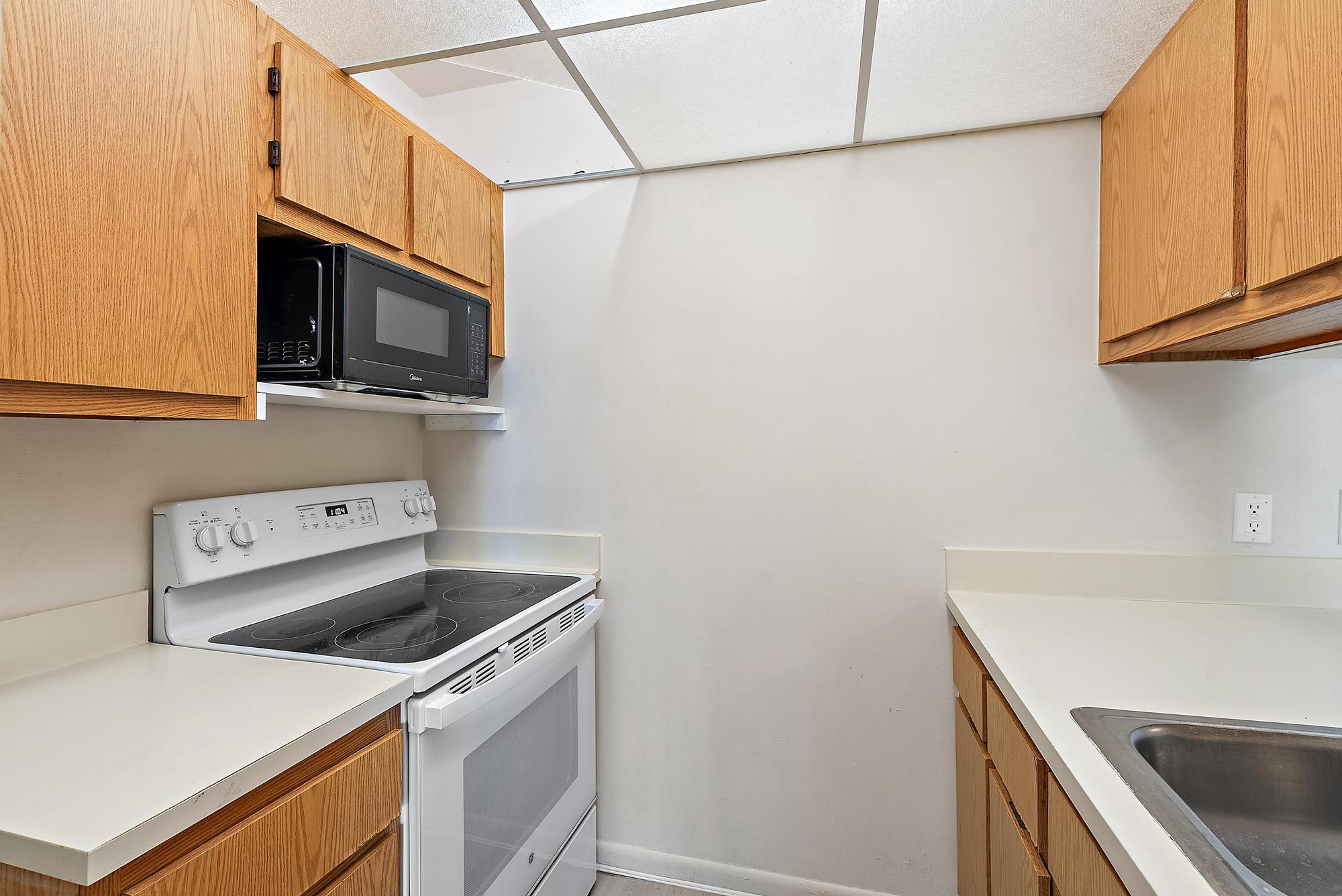 ABBEY PARK GARDENS I COND - Residential Lease