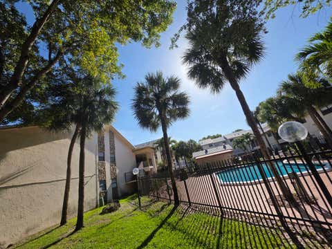 Tiny photo for 2977 Riverside Drive #202, Coral Springs, FL 33065 (MLS # B26036710)