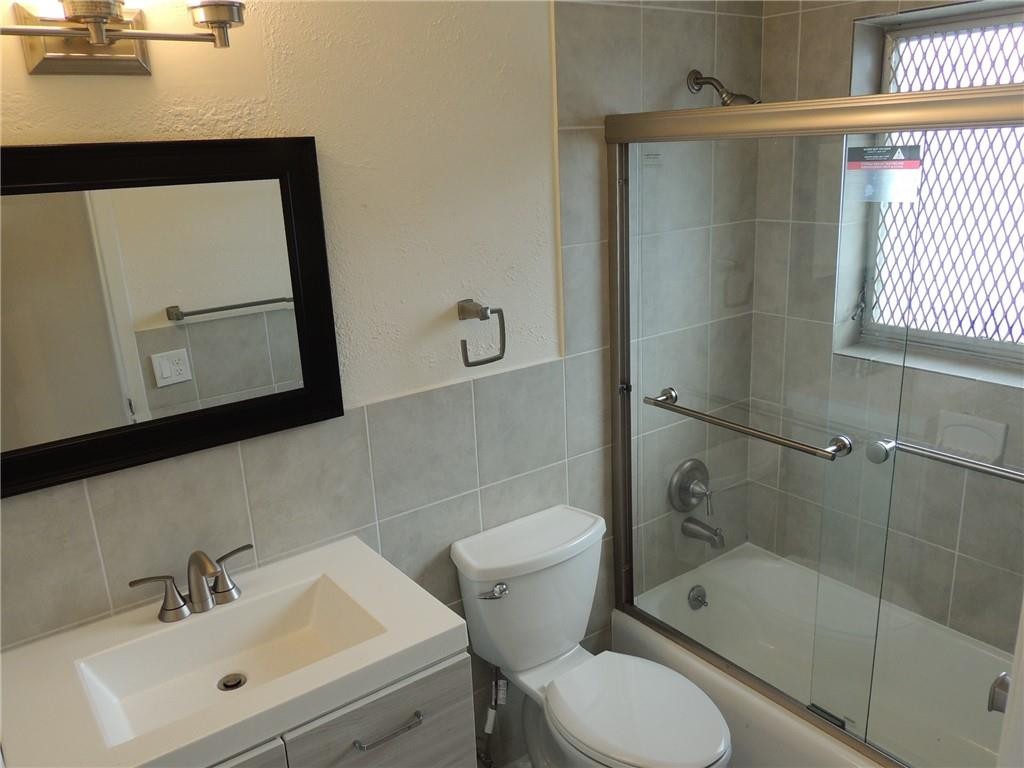 CRESTHAVEN 10 - Residential Lease