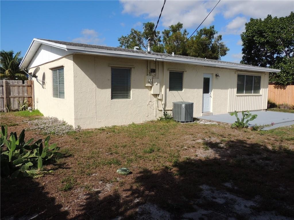 CRESTHAVEN 10 - Residential Lease