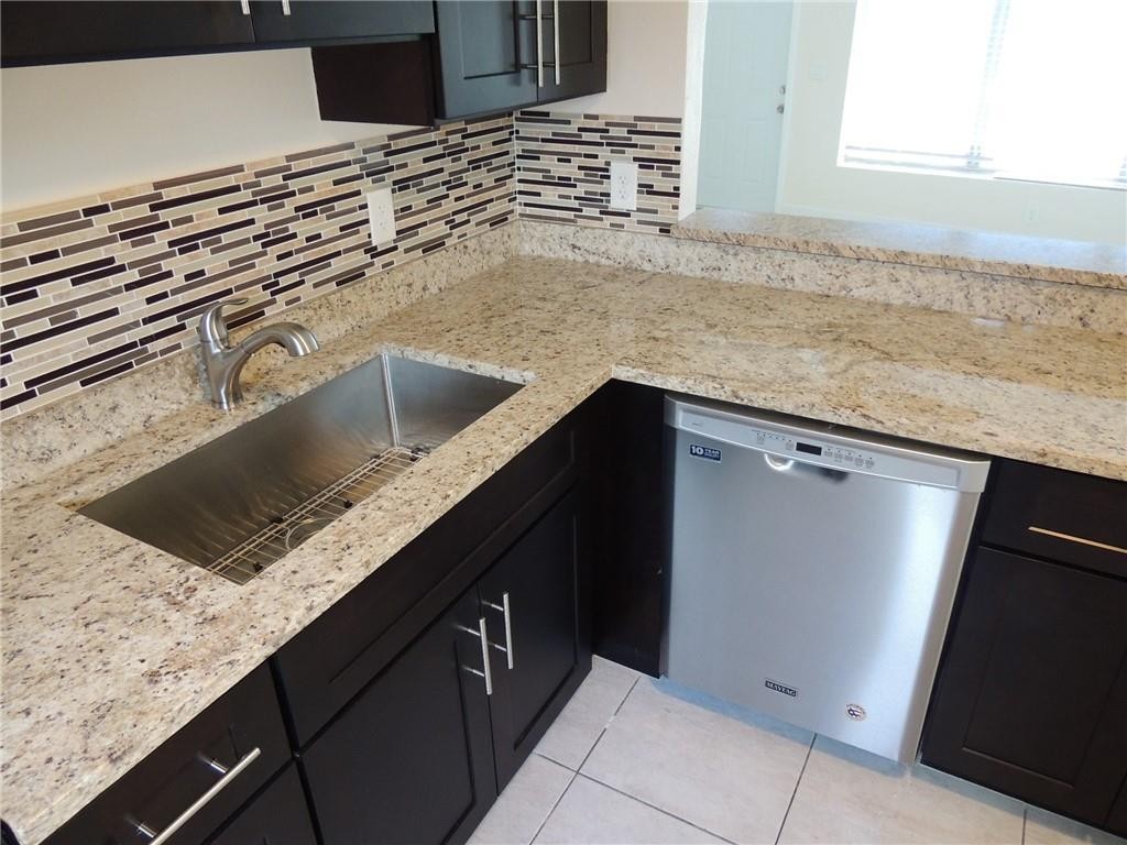 CRESTHAVEN 10 - Residential Lease