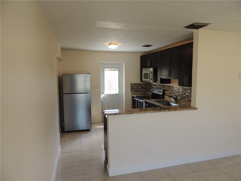 CRESTHAVEN 10 - Residential Lease