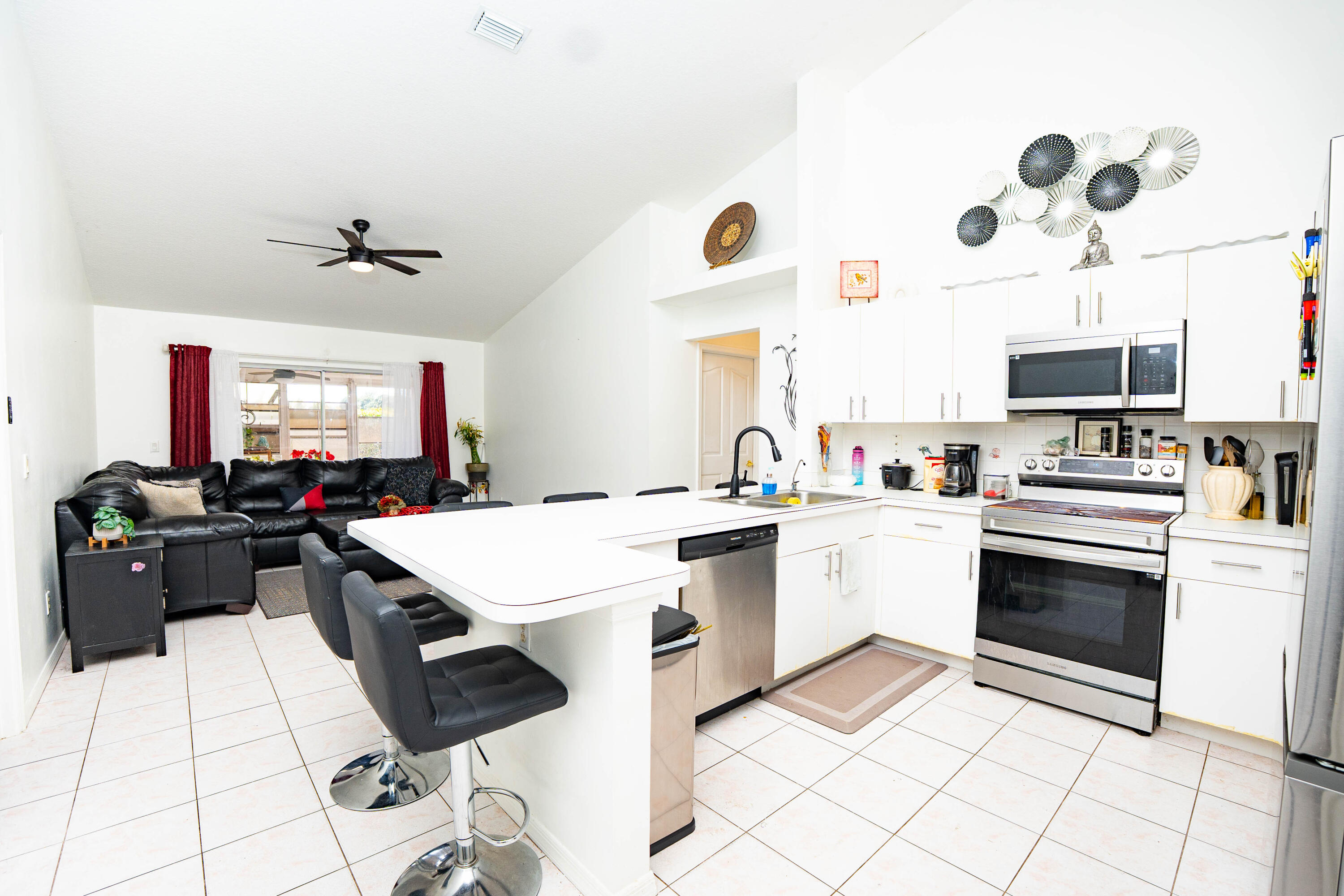 376 NW Sherry Lane, Port St Lucie, FL, 34986/$299,999 4 376 NW Sherry Lane