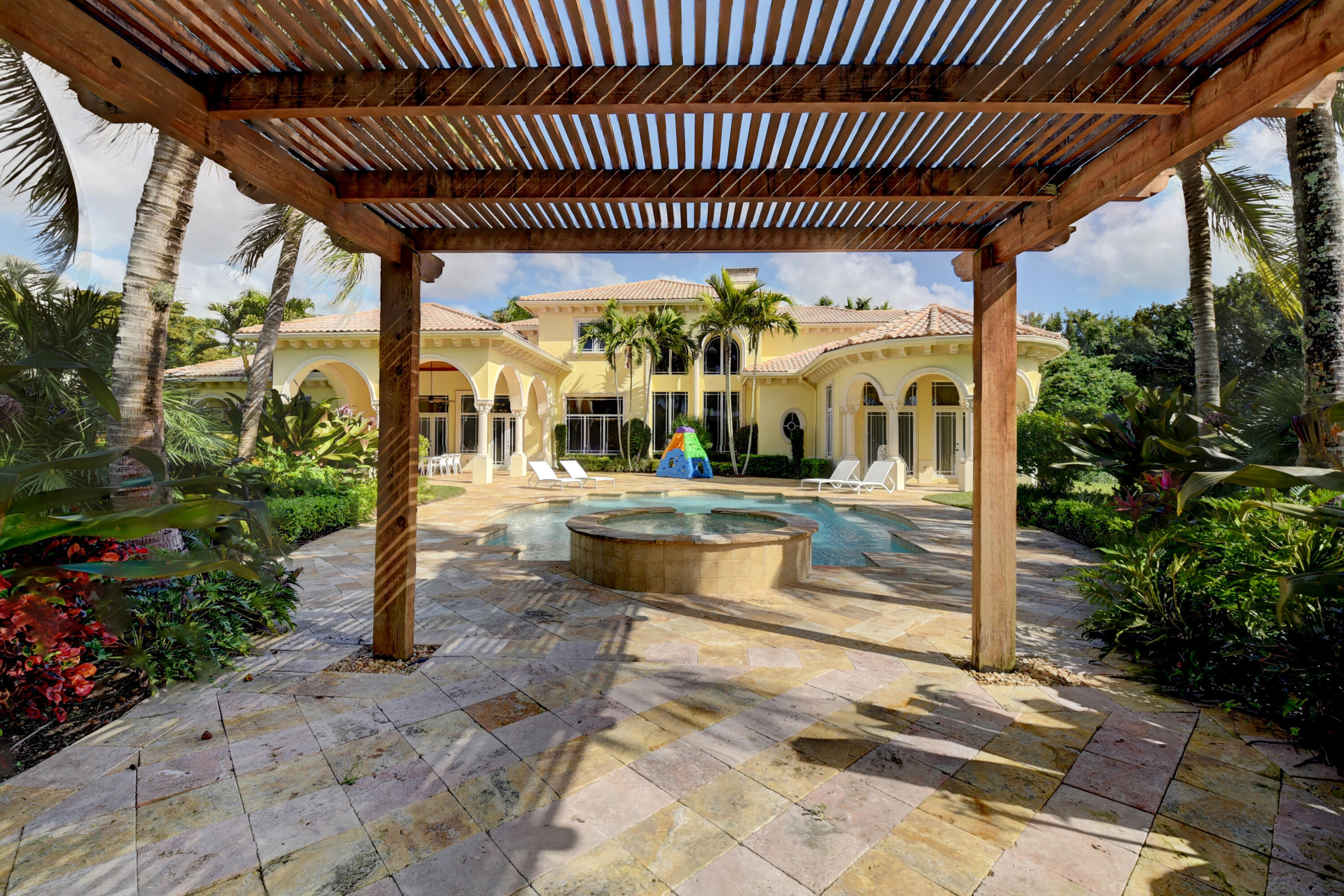 LONG LAKE ESTATES - Residential