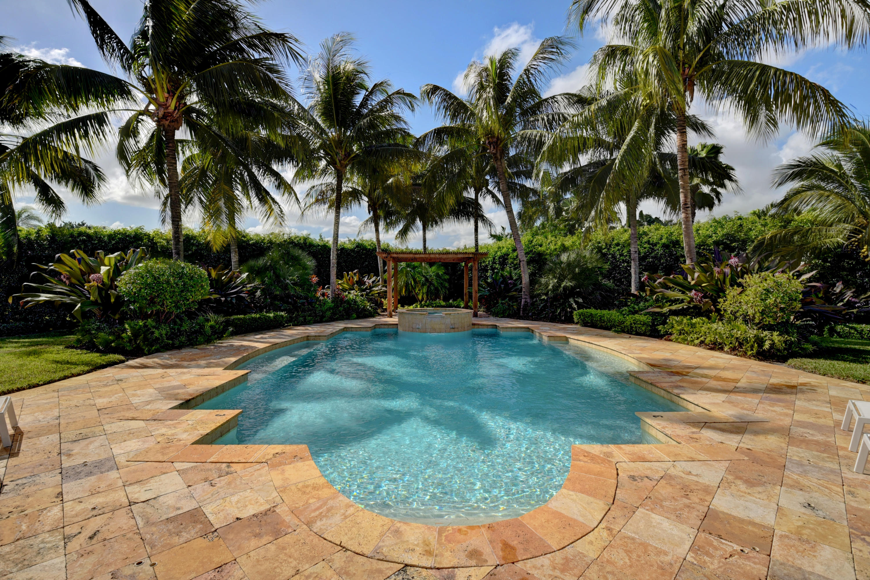 LONG LAKE ESTATES - Residential