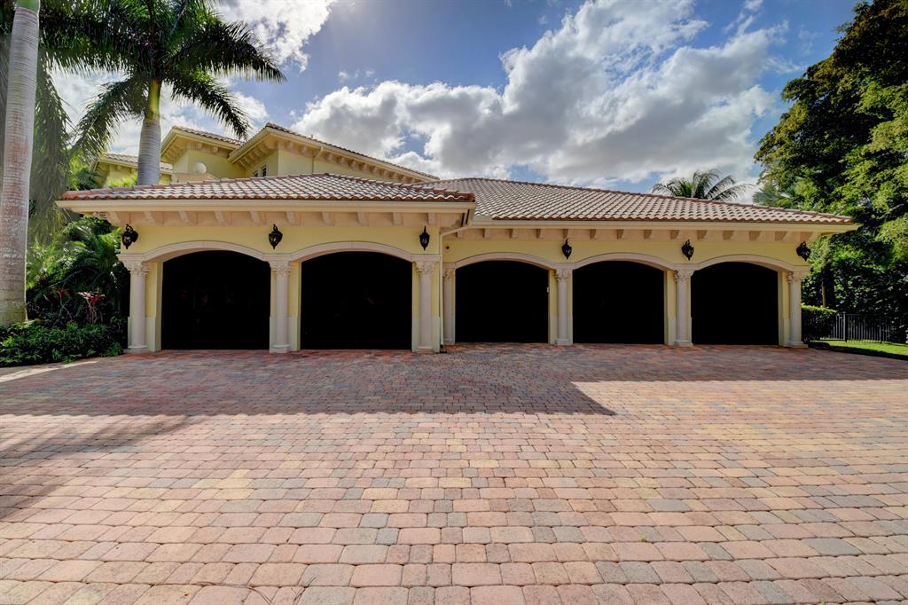 LONG LAKE ESTATES - Residential