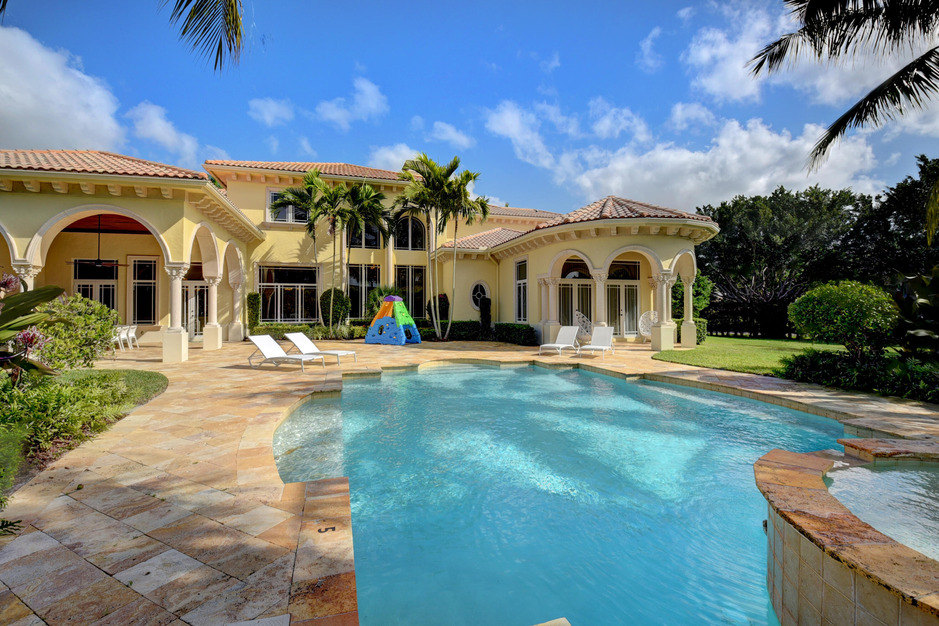 LONG LAKE ESTATES - Residential