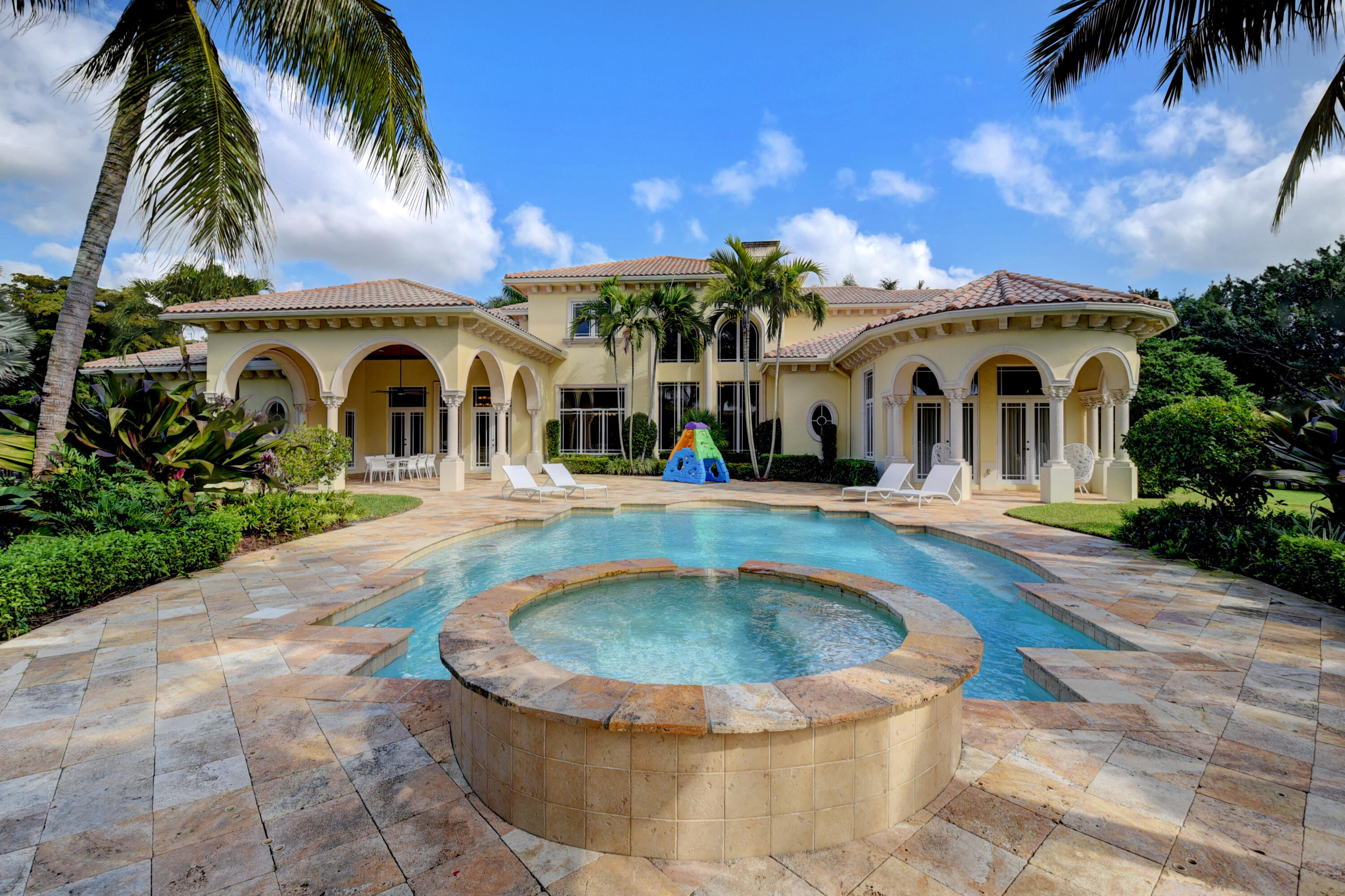 LONG LAKE ESTATES - Residential