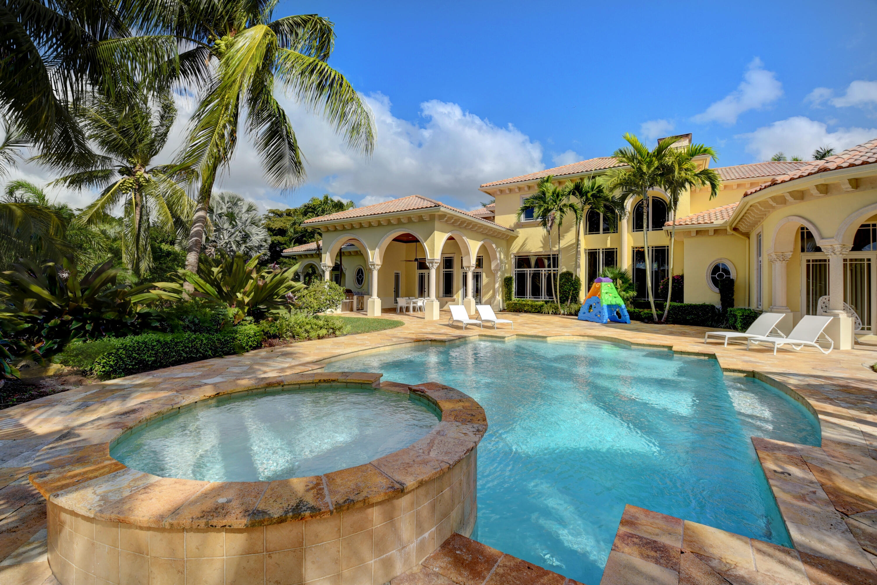 LONG LAKE ESTATES - Residential