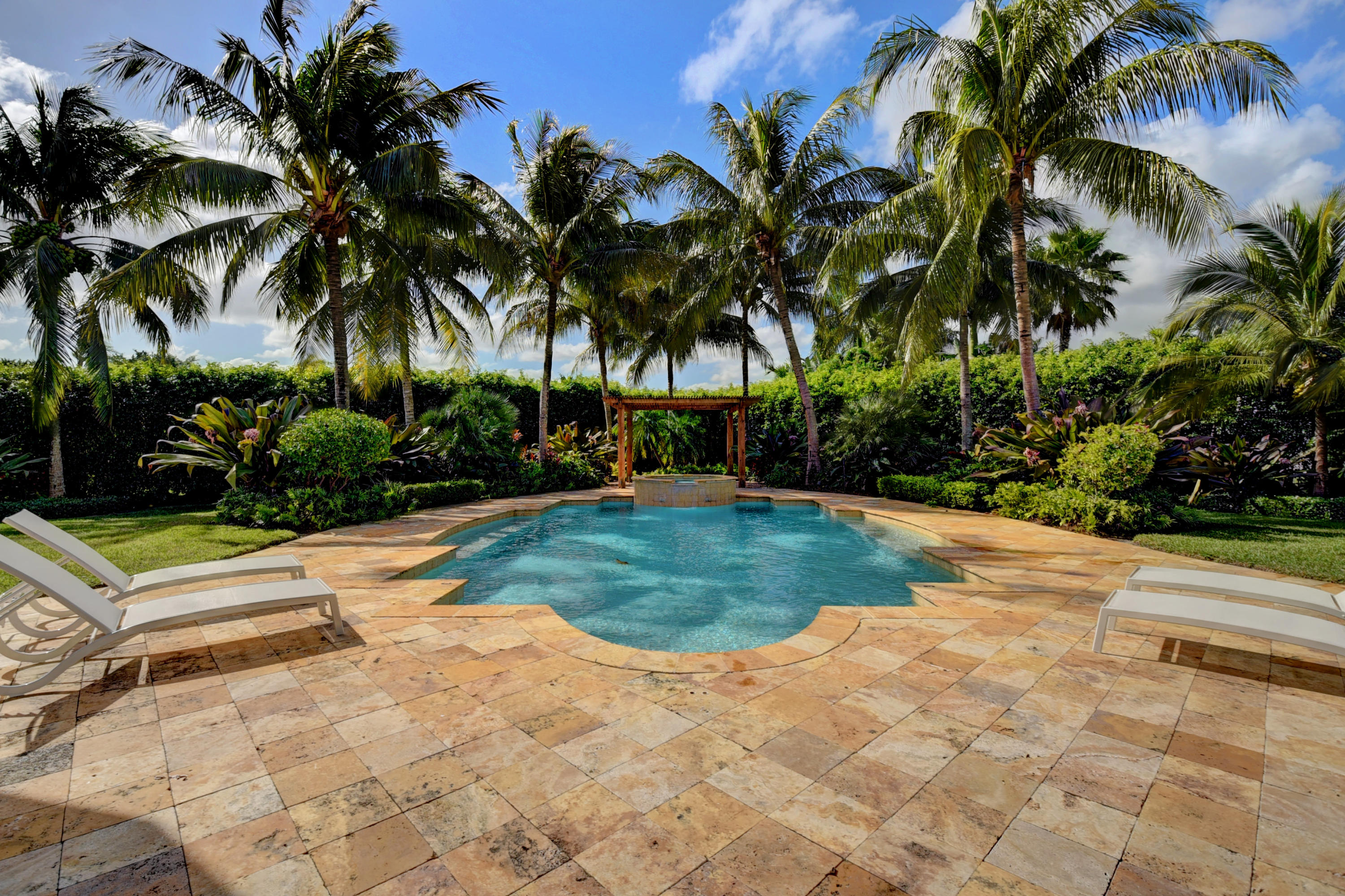 LONG LAKE ESTATES - Residential