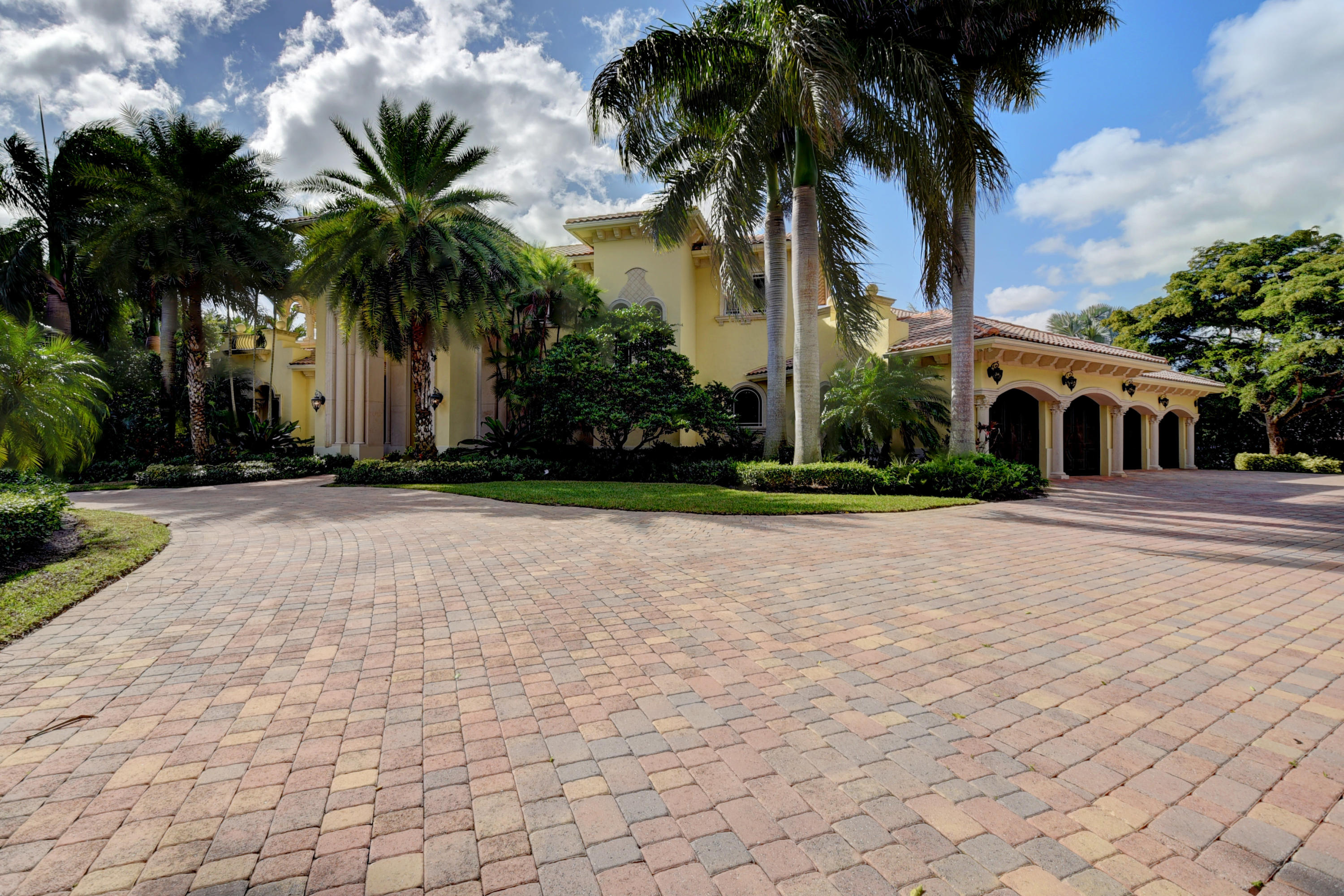 LONG LAKE ESTATES - Residential